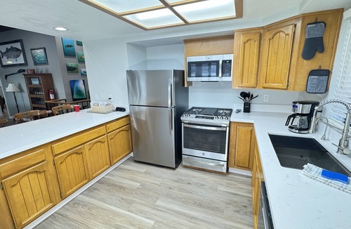 Lakehead House | Breathtaking Lakefront Havin, Kayaks, Paddle Bds, Game Room, Large Decks & Patio