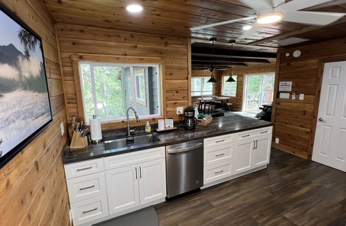 Lakehead House | Breathtaking Lakeview - Clean, Cozy, Deck, Kayaks - Shasta Lakeshore Retreat #9