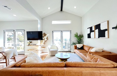 Westlake Village House | Bright 4 Bedroom Mountain View Home By Arts Plaza
