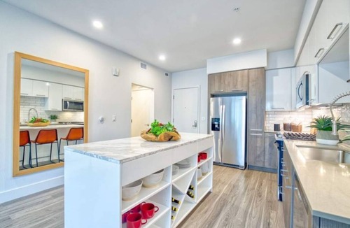 Fremont Condo | Bright and Airy 1BR Condo at Aya Apartments