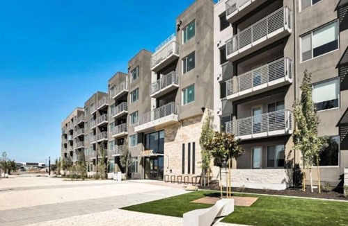 Fremont Condo | Bright and Airy 1BR Condo at Aya Apartments