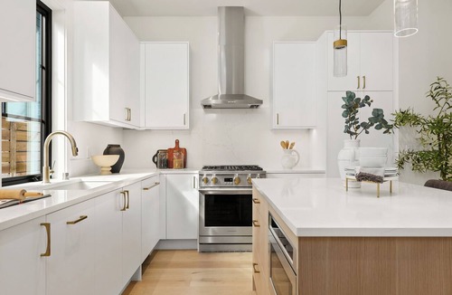 South Juanita Cottage | Bright + Modern DADU near Downtown Kirkland - Garage/EV +Private yard