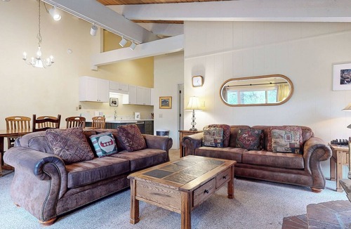 Mammoth Lakes Condo | Bright Mountain Home, W/D, Near Bowling Alley & Kids Park, Summer Pool