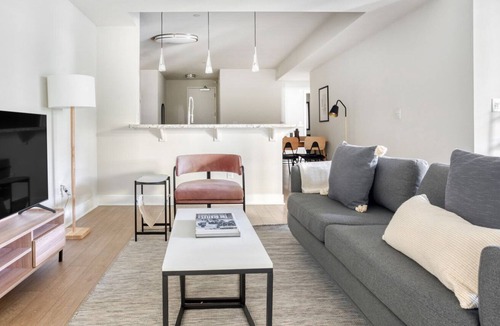 NoHo Arts District Apartment | Bright North Hollywood 2BR w/ Pool & Gym, walk to shops, by Blueground