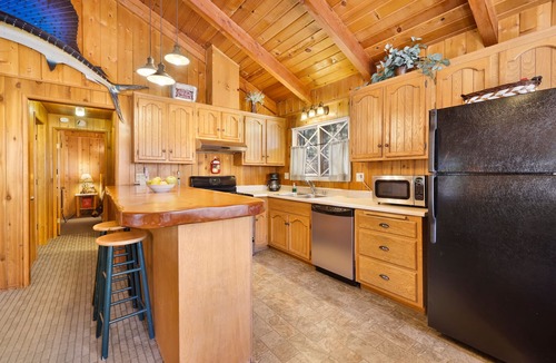 Big Bear Lake Cabin | Cabin Steps to Lake and Village