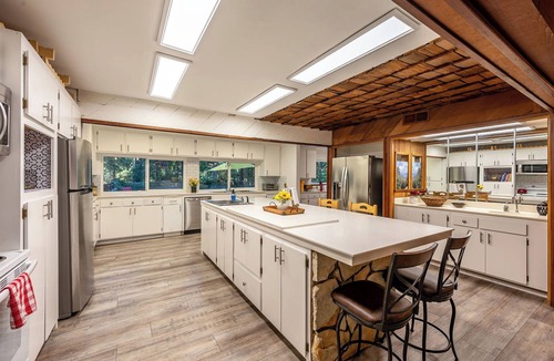 Springville House | Camp Nelson Chalet - Game Room - Spacious - Hot Tub