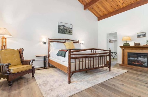 Springville Hotel | Camp Nelson Lodge | Room 6 | Sierra Nevada Retreat