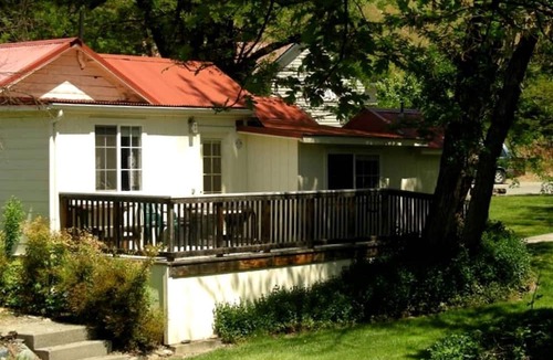 Lewiston Cabin | Camping Cabin Perfect for Families near the Shasta-Trinity National Forest, California