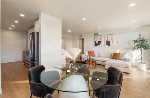 Marina del Rey Apartment | Cannelia' 2BD 2BA Full Marina View Gym, 1Gig WiFi, Pool and Jacuzzi