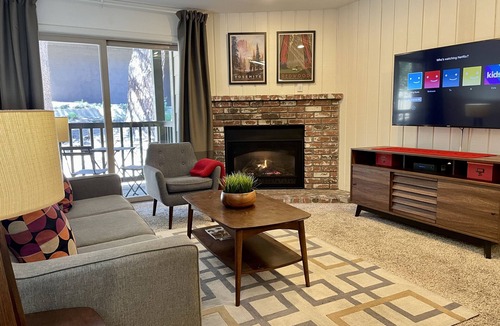 Mammoth Lakes Condo | Canyon Lodge CHAMONIX Condo. Minutes Walk From Lifts.