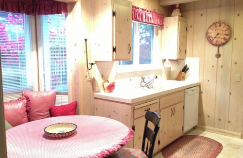 Golden Rectangle Cottage | Carmel charmer! Short, 10 min. walk to town center. Close to trail to Mission.