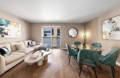 Ocean Park Apartment | Carnelian Calm' Beach Retreat Rooftop Pool Access, BBQ 1 Block to Beach, Parking