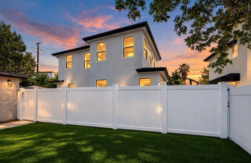 North Hollywood House | Casa Camelia, Fire Pit, BBQ, Games, Fully Gated, 3 Bedrooms, By Universal Studio