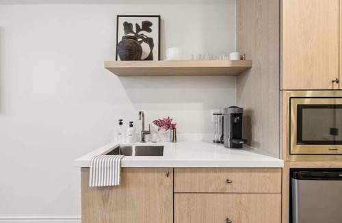 Oak Park Apartment | Casa Iglesia Studio 104