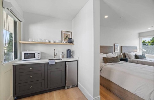 Laguna Apartment | Casa Jardin Unit 12-Boutique Suite in Downtown Santa Barbara