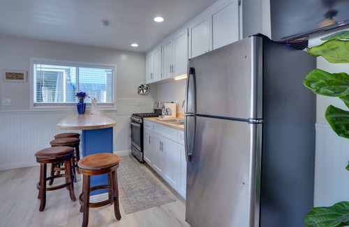 Avalon House | Catalina Island Duplex - Steps to Beach & Pier!