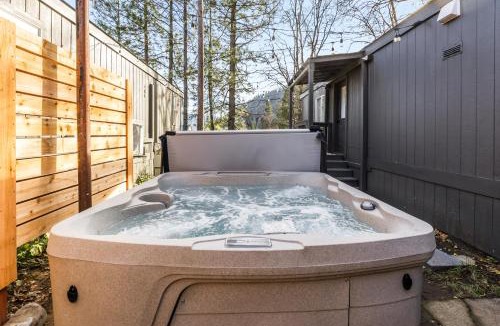 Dunsmuir Apartment | Cave Springs Resort