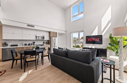 Koreatown Apartment | Centra LA | Heart of K-Town| Free Parking, Gym, Pool & Top Amenities
