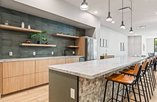 Koreatown Apartment | Centra LA | Heart of K-Town| Free Parking, Gym, Pool & Top Amenities