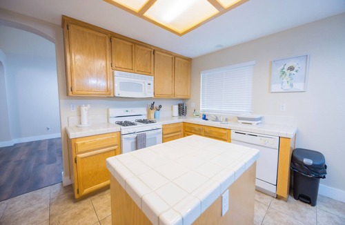 Folsom House | Centrally located, 4 BR family friendly in Folsom