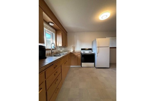 Brownstown Condo | Centrally Located Cozy Duplex