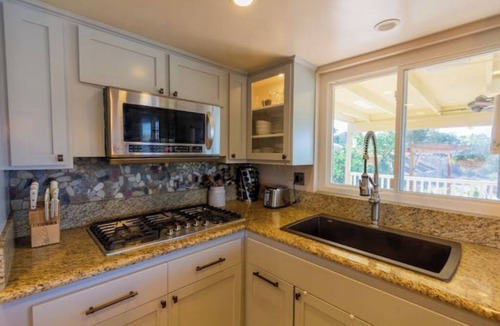 Oak Park House | Centrally located pet-friendly home.