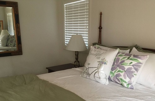 St. Helena House | Centrally located St. Helena retreat - 10 minute walk to wineries and downtown!