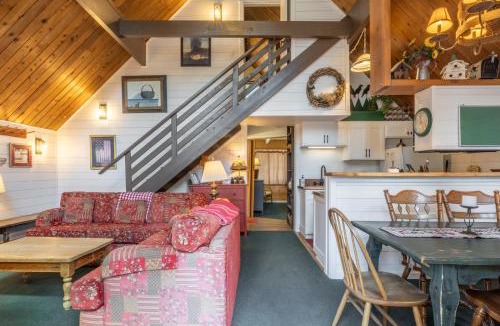 Mammoth Lakes Ski Chalet | Chalet 06 by Mammoth Mountain Chalets
