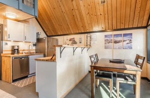 Mammoth Lakes Ski Chalet | Chalet 18 by Mammoth Mountain Chalets