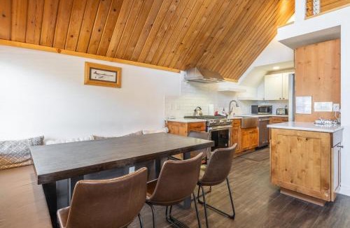 Mammoth Lakes Ski Chalet | Chalet 19 by Mammoth Mountain Chalets
