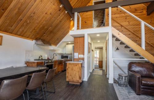 Mammoth Lakes Ski Chalet | Chalet 19 by Mammoth Mountain Chalets