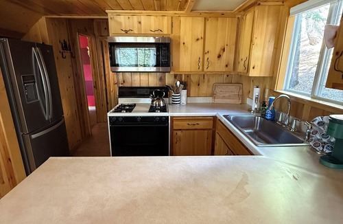 Cold Springs Cabin | Chalet Shelly cabin right near Dodge Ridge/Pinecrest in peaceful Cold Springs