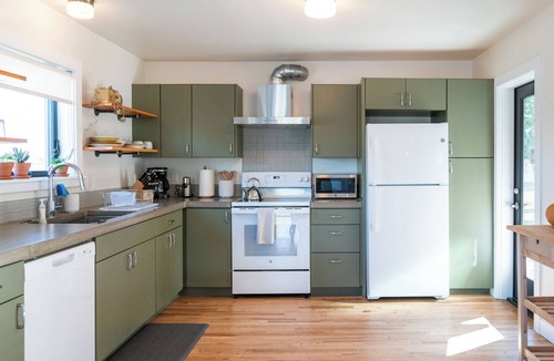 St. Helens Apartment | Charming 1/1 apartment at the St. Helens waterfront with amazing views.