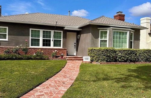 Magnolia Park House | Charming 1-bedroom house in convenient Burbank with AC