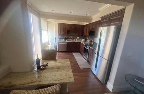 Renton House | Charming 1 bedroom studio style apartment with upscale finishes. Airport 15 min.