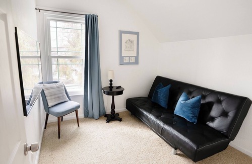 Petaluma House | Charming 1870 Farmhouse in the Heart of Petaluma