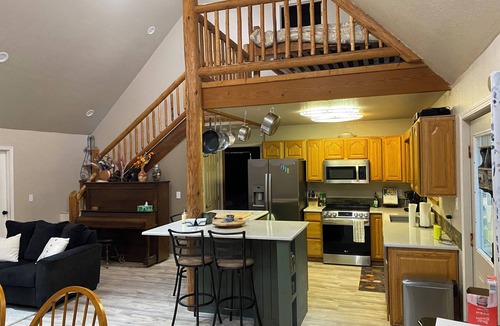 Crescent City Condo | Charming 2-bedroom condo in wonderful Crescent City with WiFi
