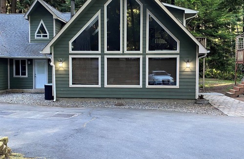 Crescent City Condo | Charming 2-bedroom condo in wonderful Crescent City with WiFi
