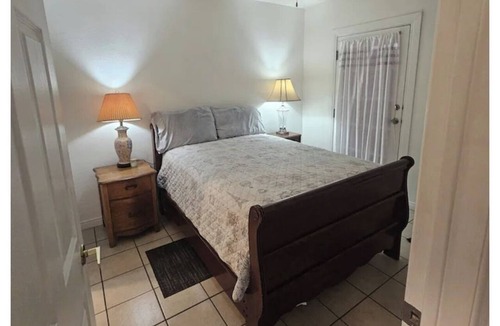 National City House | Charming 2-bedroom house in National City with fitness room
