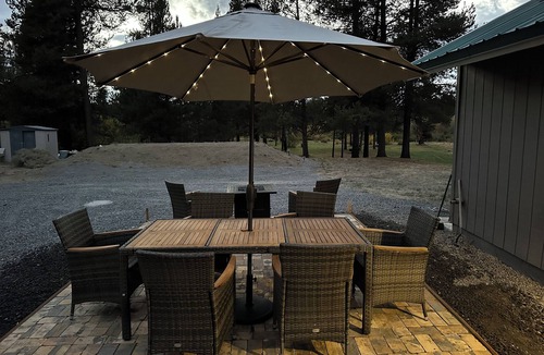 La Pine Cottage | Charming 2-bedroom cottage waterfront on the little Deschutes River La Pine, OR