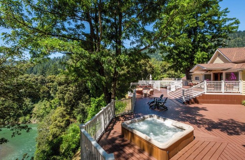 Bouvet Island House | Charming 2-bedroom Cottage in serene Salyer; river access, beautiful views