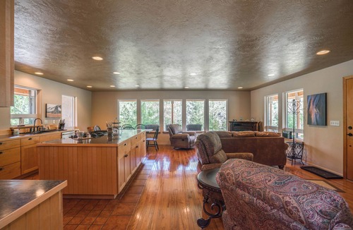 Methow House | Charming 2-bedroom house with WiFi, AC in wonderful Pateros