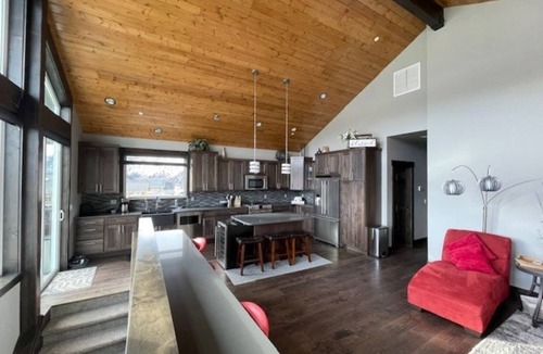 Orondo House | Charming 2-bedroom shop house on the beautiful Columbia River