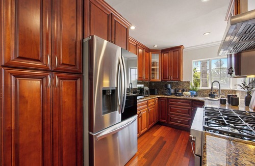 Sunset Park House | Charming 2-bedroom house in Santa Monica with Gym and Work area