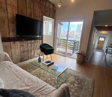 Russian Hill House | Charming 2BR Cottage with Bay and City Views-Gated Luxury Private Place