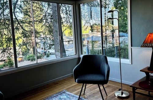 Martinez House | Charming 3-bedroom house in Martinez with fast WiFi and Beautiful backyard