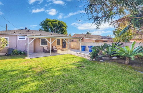 Westminster House | Charming 3-bedroom house with WiFi and AC in serene Midway City