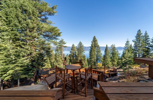 Ridgewood House | Charming 3‑BR Tahoe Bungalow w/Fireplace