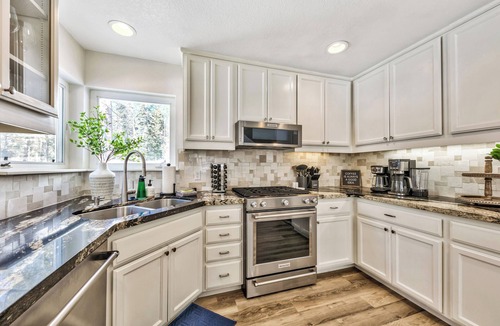 Christmas Valley House | Charming 3-BR house wth game room and backyard in South Lake Tahoe