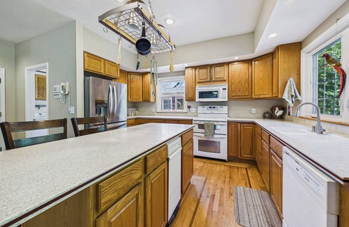 Myrtletown House | Charming 4-bedroom house in Eureka walking distance to Providence Hospital